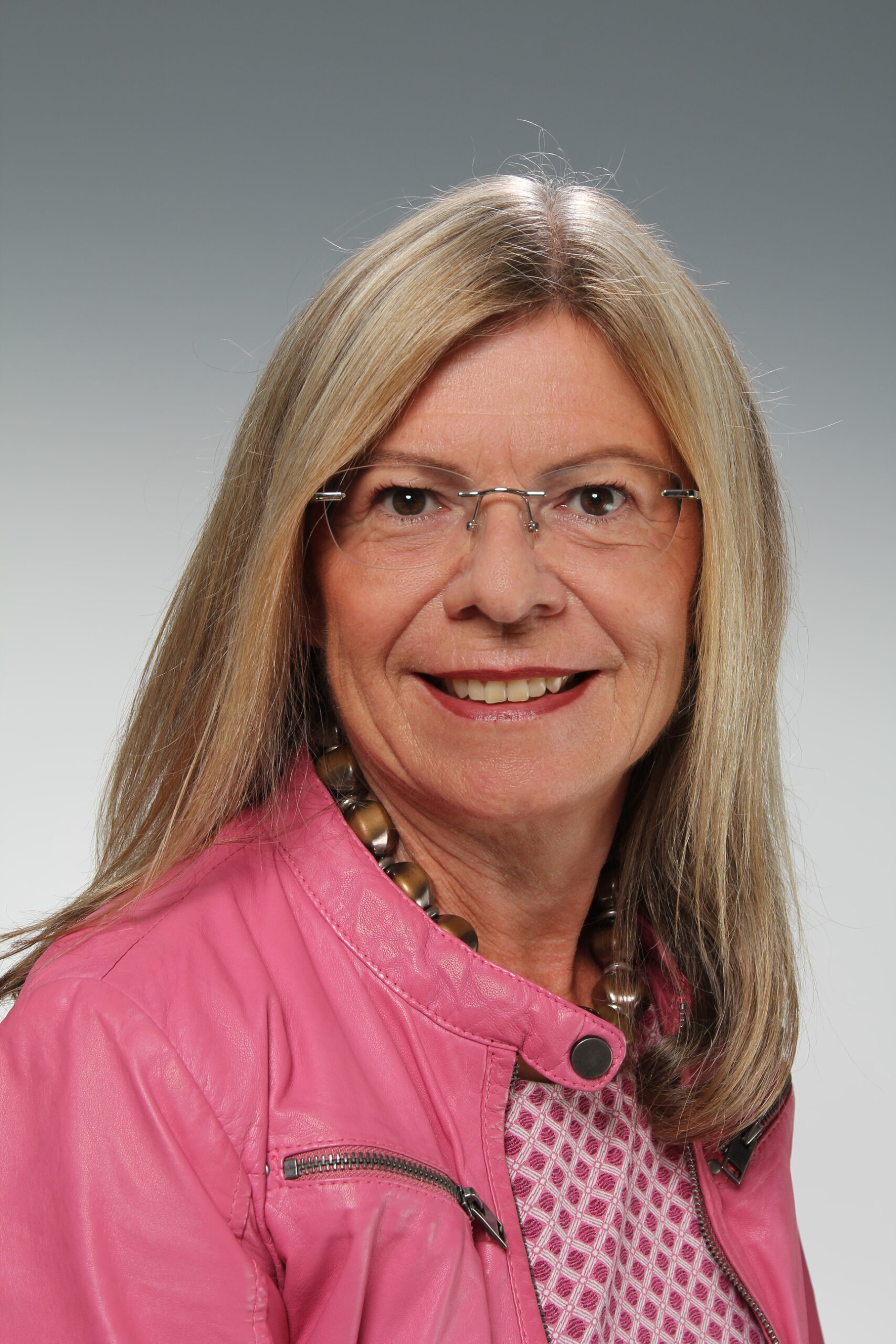 01 Graßler, Mag. Michaela | Direktorin