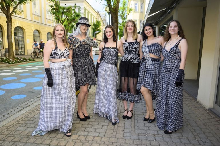 „Lebensraum Bahnhofstraße“: Modeschule bringt Farbe auf den Asphalt