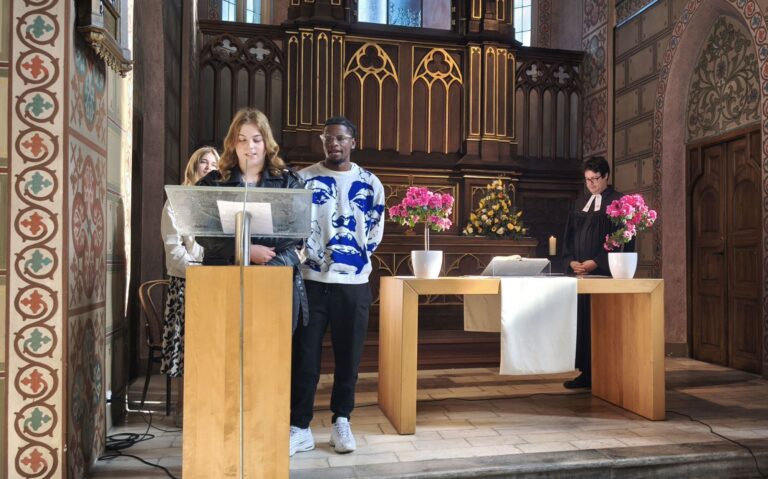 Reife zeigen: Gottesdienst für die fünf Abschlussklassen