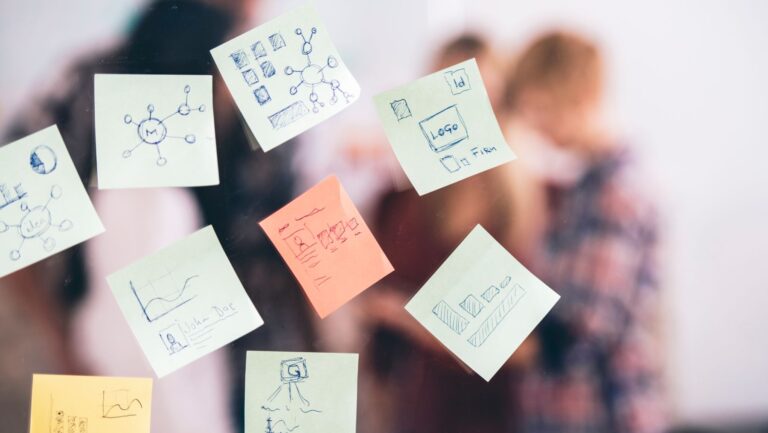 „Gut aufs Arbeitsleben vorbereitet“: Modeschülerinnen absolvieren Lehrplan-Workshop