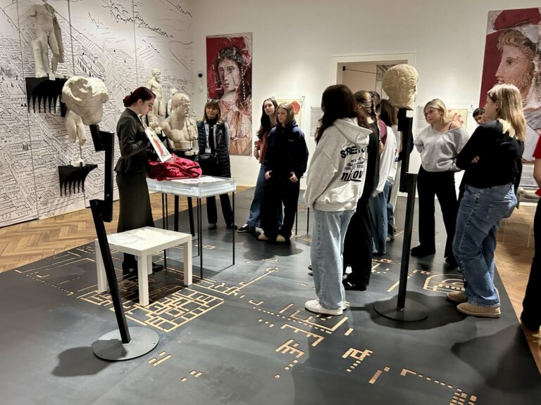 Modegeschichte hautnah erleben: Exkursion ins kärnten.museum