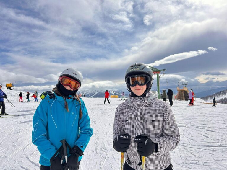 Skitag und Therme: Sportlicher Start ins zweite Semester