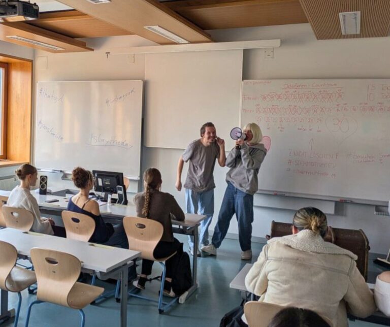 KI Amok: neuebuehnevillach bringt Theater ins Klassenzimmer